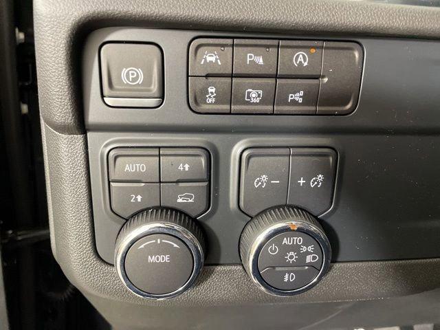 2025 Chevrolet Suburban Vehicle Photo in PHOENIX, AZ 85014-3381