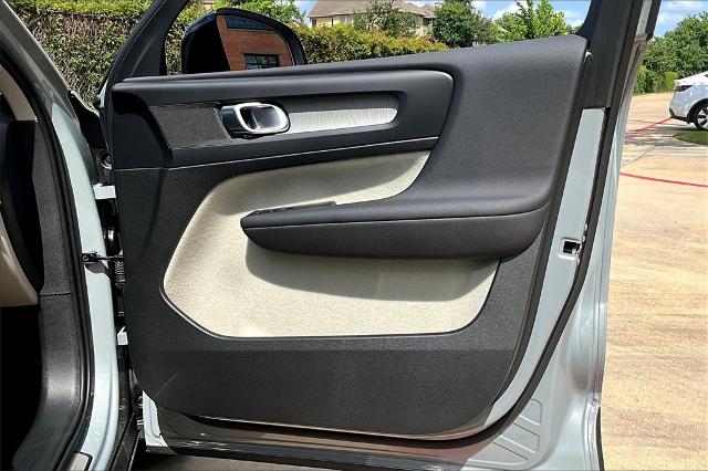 2026 Volvo XC40 Vehicle Photo in Houston, TX 77007