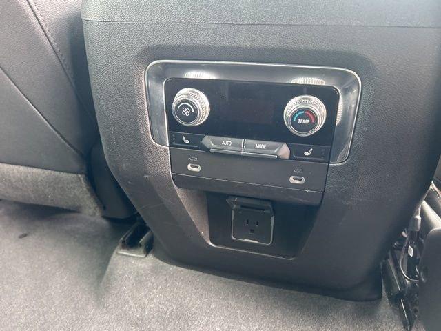 2023 GMC Yukon Vehicle Photo in MEDINA, OH 44256-9631