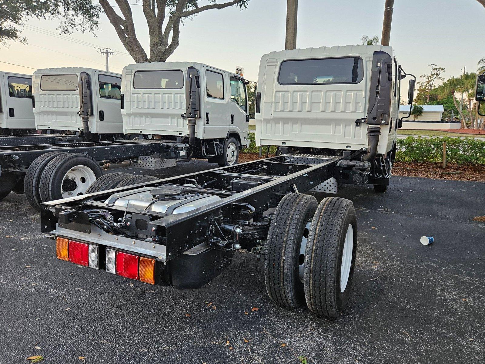 2025 Chevrolet Low Cab Forward 3500 Vehicle Photo in GREENACRES, FL 33463-3207