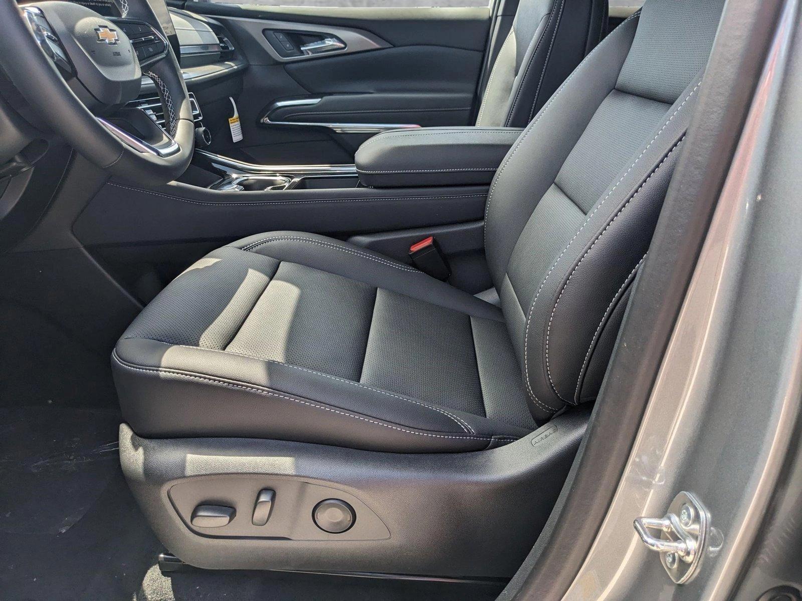 2025 Chevrolet Traverse Vehicle Photo in MIAMI, FL 33172-3015