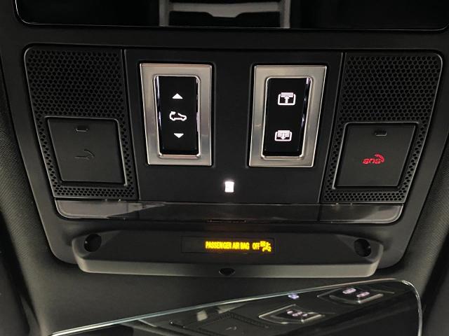 2025 Defender Vehicle Photo in Appleton, WI 54913