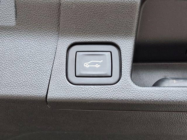 2023 GMC Acadia Vehicle Photo in DANBURY, CT 06810-5034