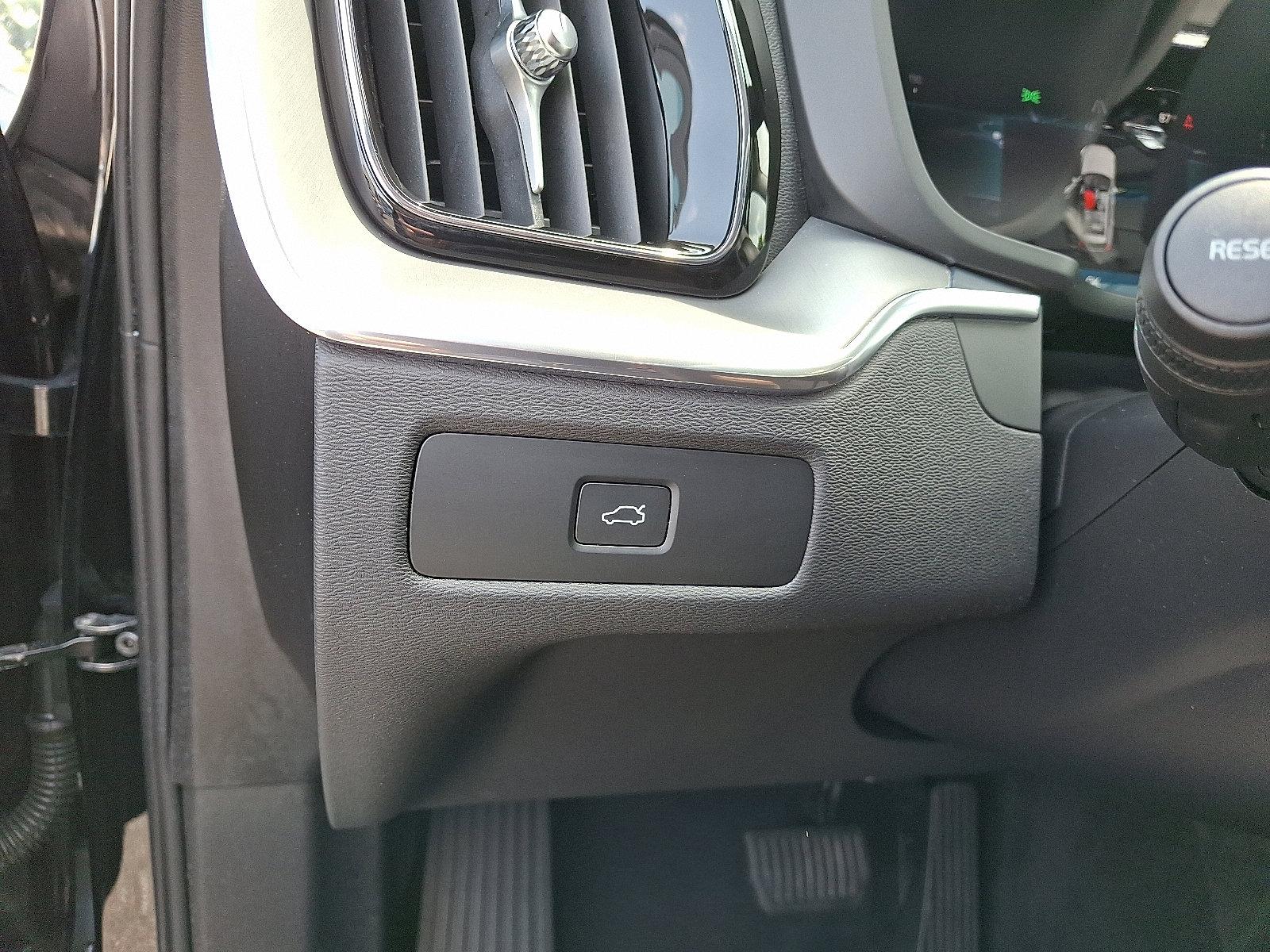 2024 Volvo XC60 Vehicle Photo in Trevose, PA 19053