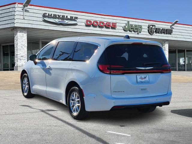 2025 Chrysler Pacifica Vehicle Photo in Ennis, TX 75119-5114