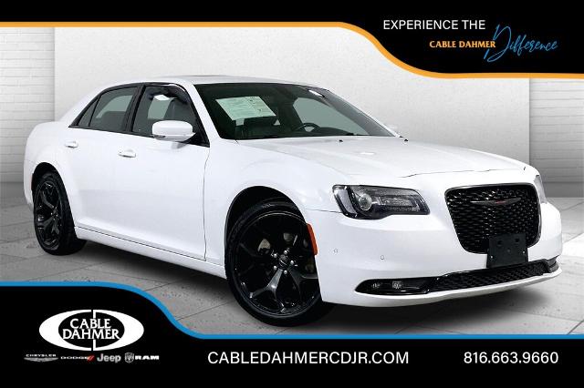 2022 Chrysler 300 Vehicle Photo in Kansas City, MO 64114