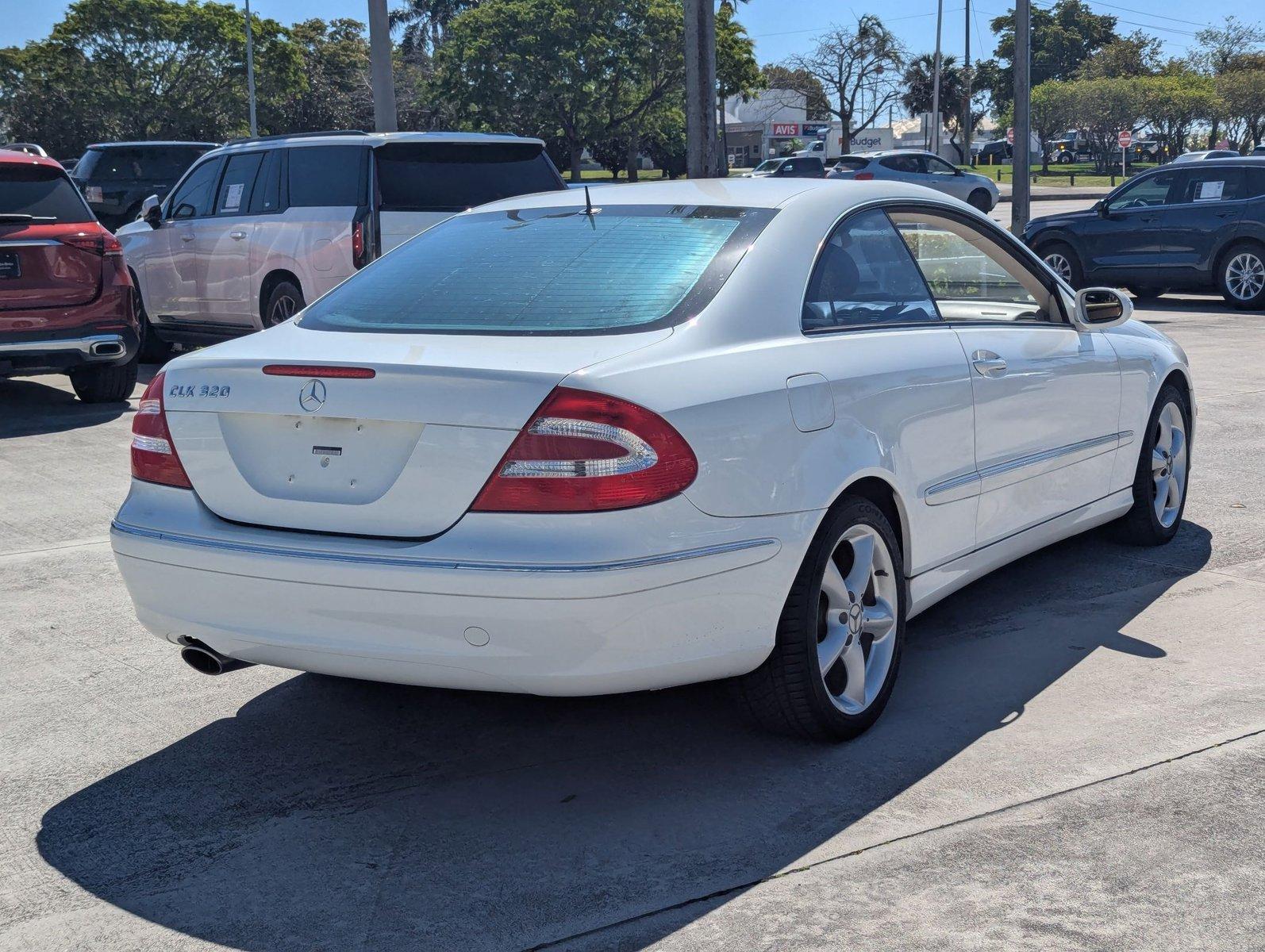 2005 Mercedes-Benz CLK-Class Vehicle Photo in Fort Lauderdale, FL 33316