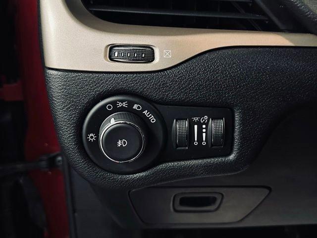 2017 Jeep Cherokee Vehicle Photo in MEDINA, OH 44256-9631