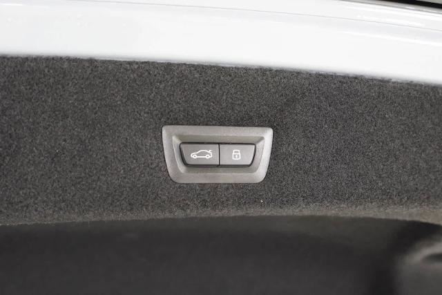 2024 BMW 740i xDrive Vehicle Photo in GRAPEVINE, TX 76051