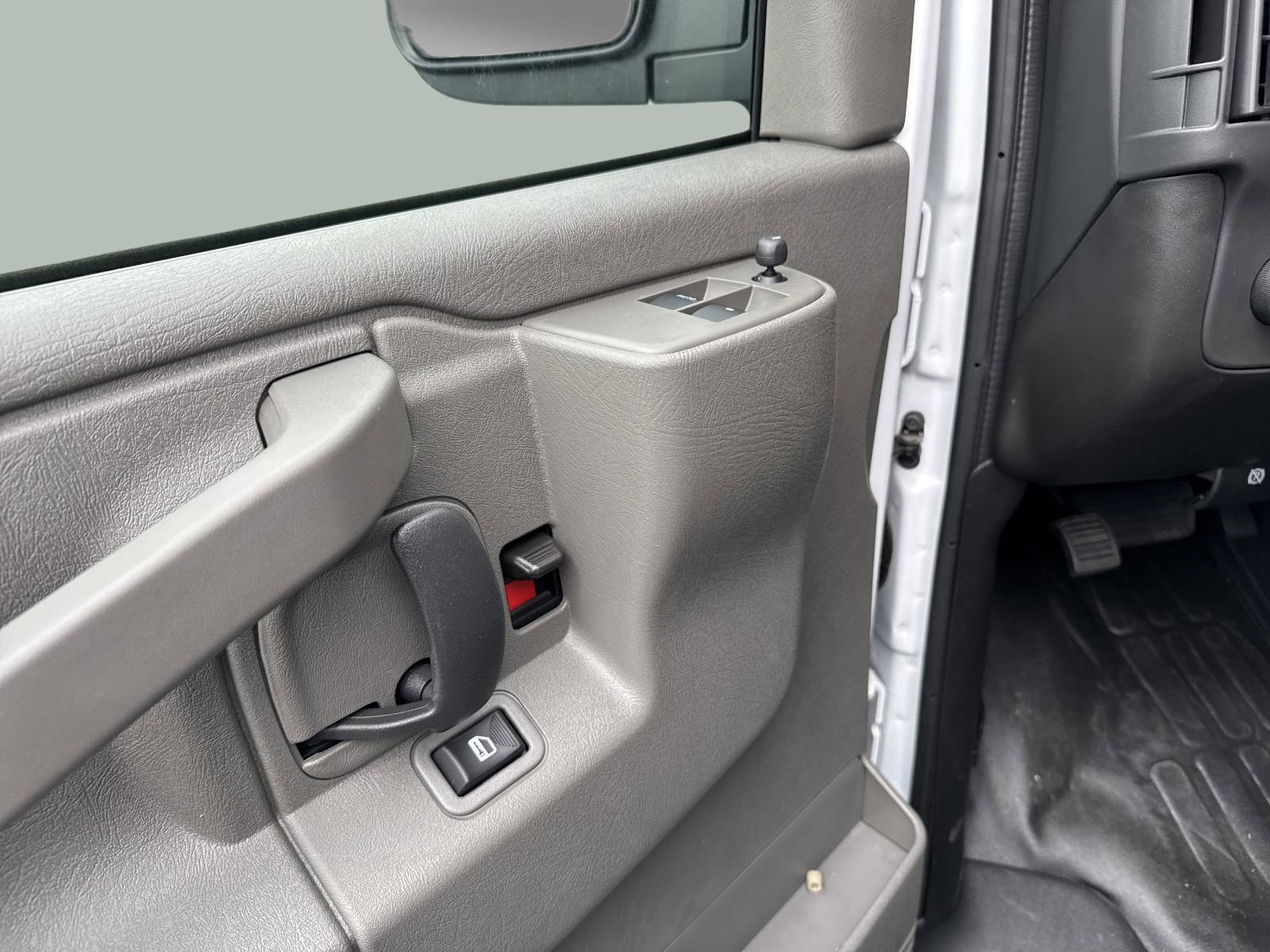 2024 Chevrolet Express Cargo 2500 Vehicle Photo in GEORGETOWN, TX 78626-7508