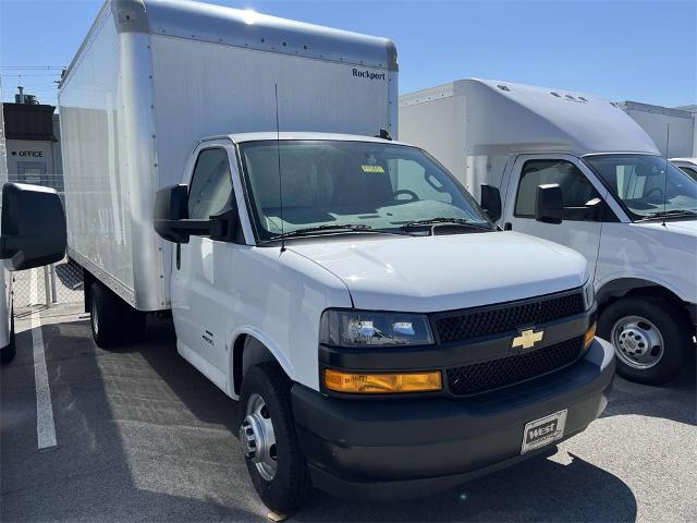 2023 Chevrolet Express Cutaway 4500 Vehicle Photo in ALCOA, TN 37701-3235