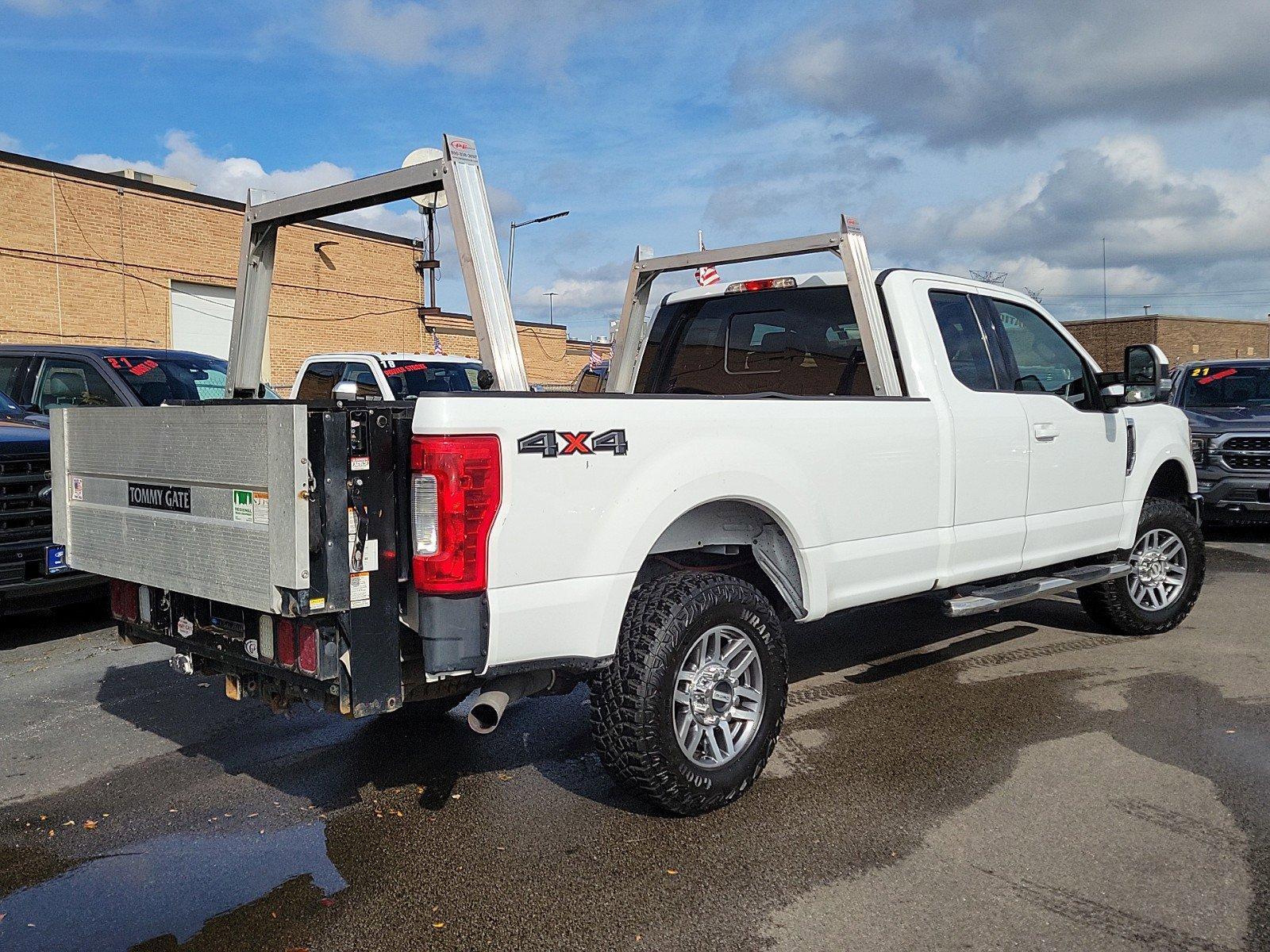 2017 Ford Super Duty F-250 SRW Vehicle Photo in Saint Charles, IL 60174