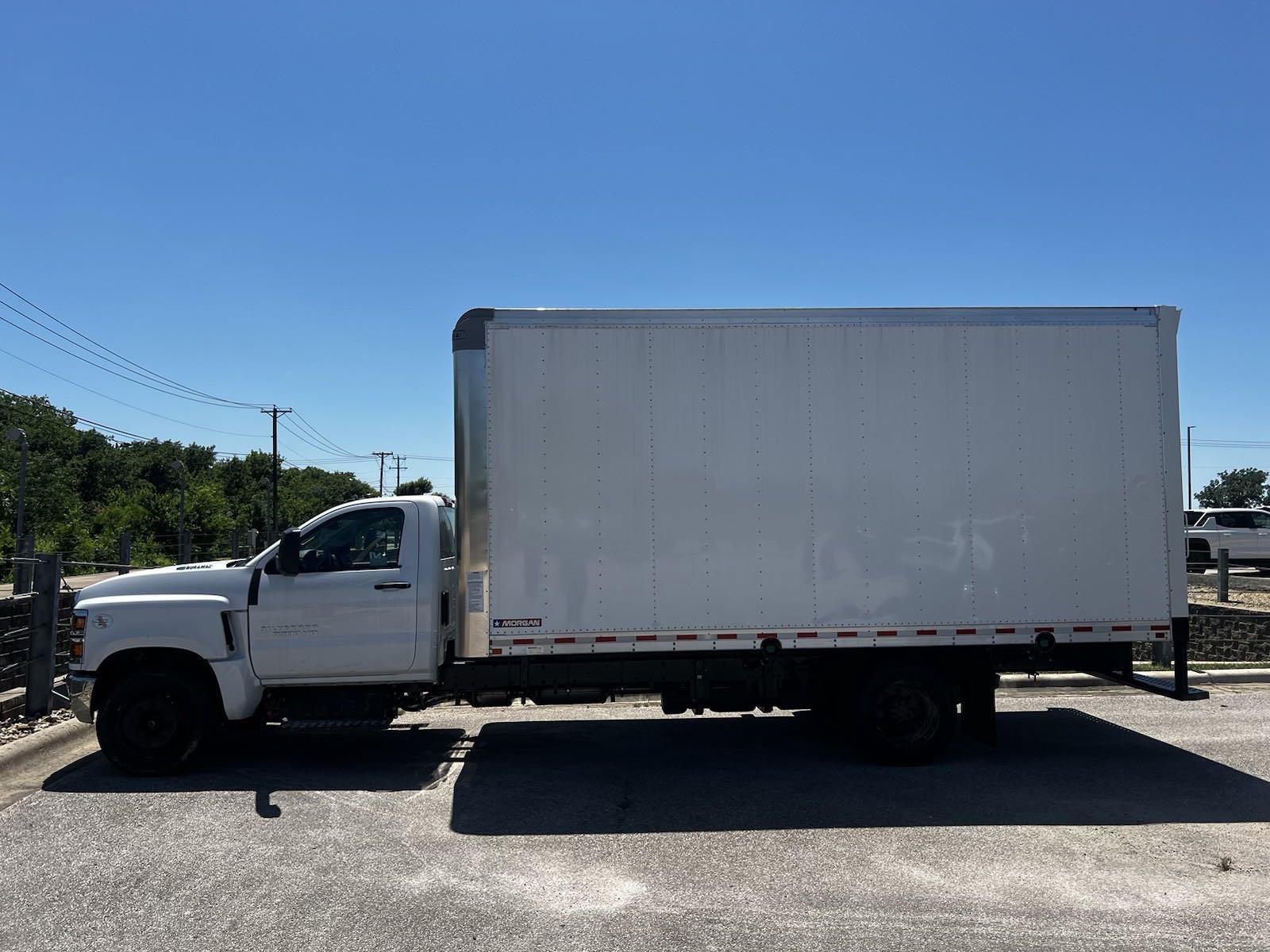 2024 Chevrolet Silverado 5500 HD Vehicle Photo in GEORGETOWN, TX 78626-7508