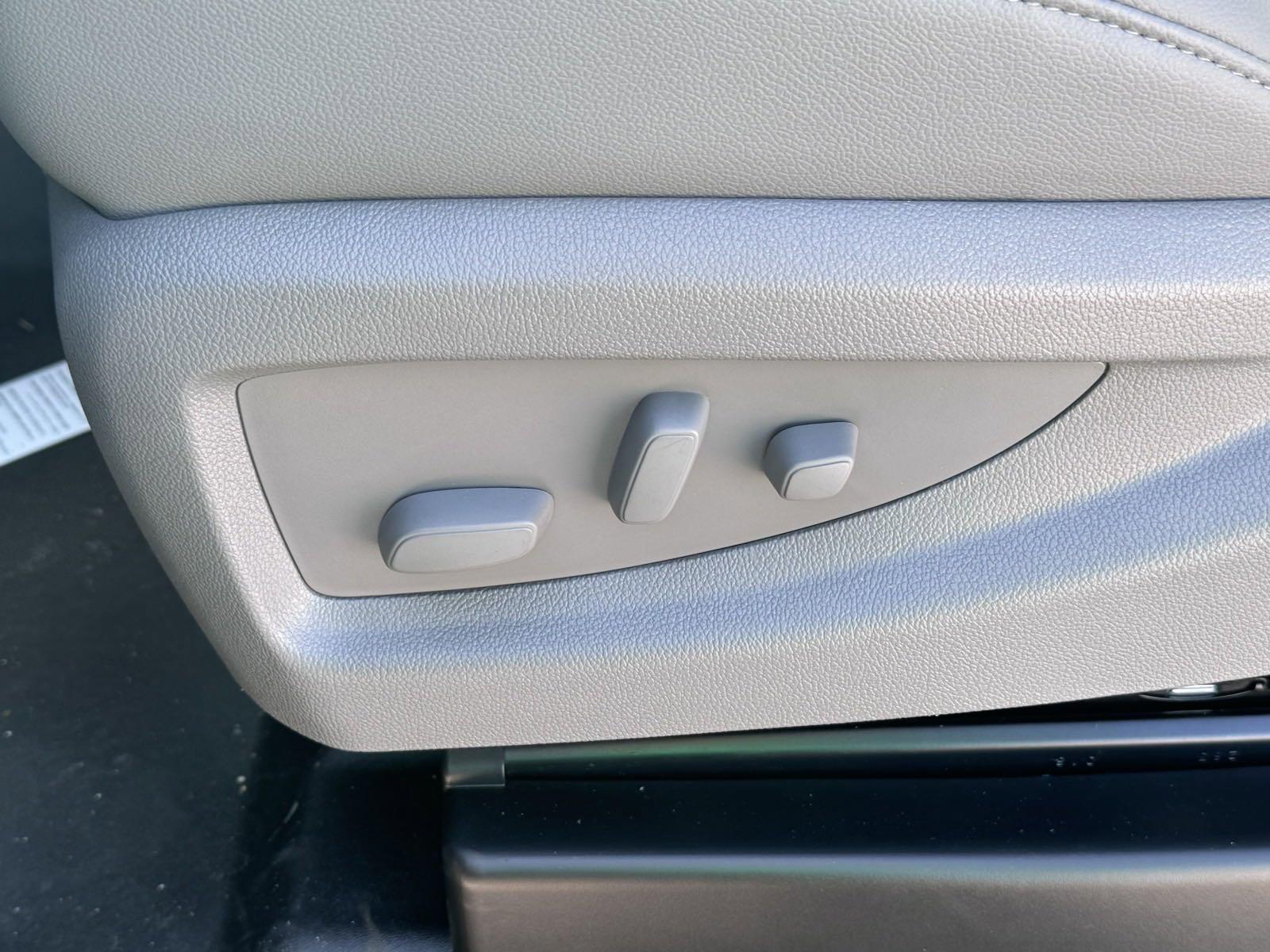 2024 Chevrolet Silverado 6500 HD Vehicle Photo in GEORGETOWN, TX 78626-7508