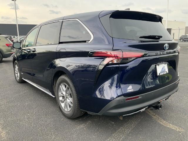 2021 Toyota Sienna Vehicle Photo in Oshkosh, WI 54904