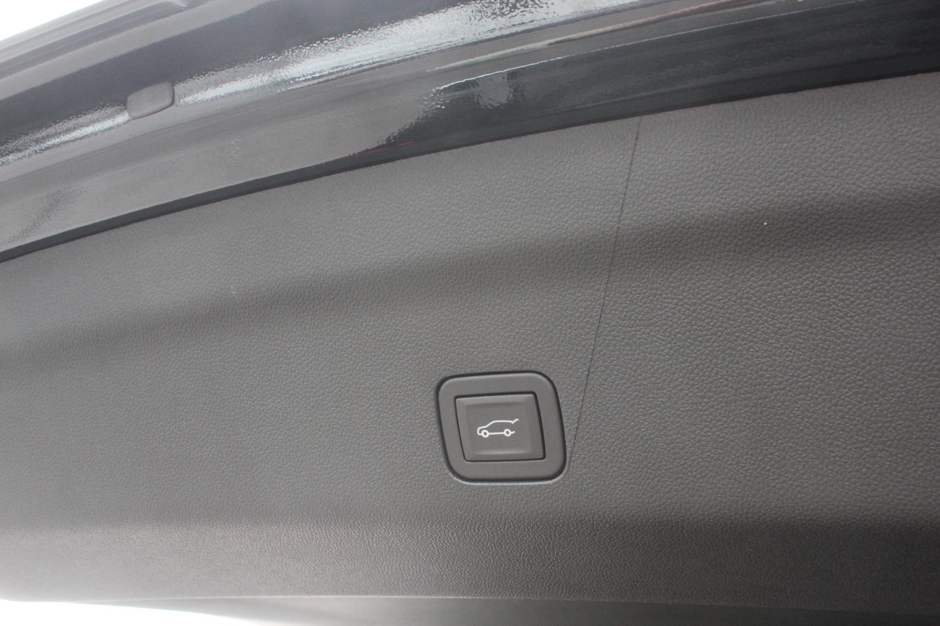 2025 GMC Yukon Vehicle Photo in AURORA, CO 80012-4011