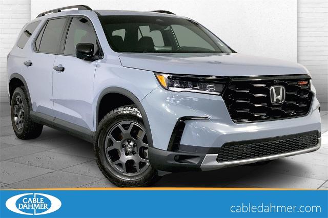 2023 Honda Pilot Vehicle Photo in Lees Summit, MO 64086