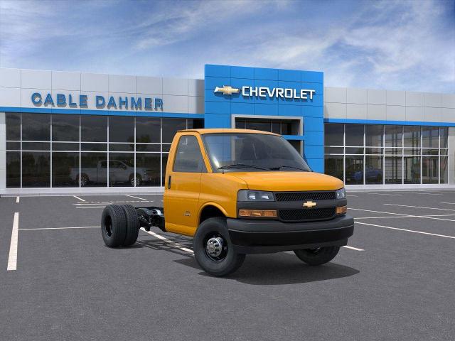 2025 Chevrolet Express Commercial Cutaway Vehicle Photo in TOPEKA, KS 66609-0000