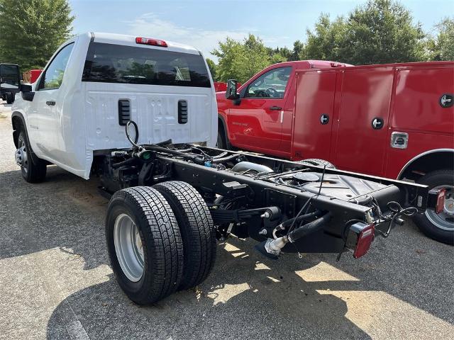 2024 Chevrolet Silverado 3500 HD Chassis Cab Vehicle Photo in ALCOA, TN 37701-3235