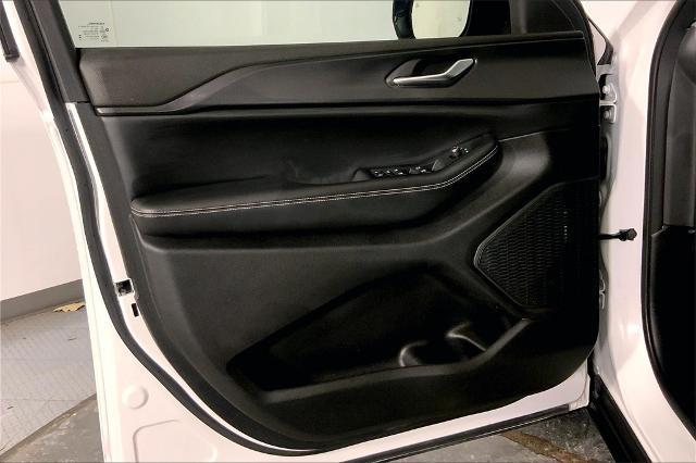 2023 Jeep Grand Cherokee Vehicle Photo in Kansas City, MO 64114