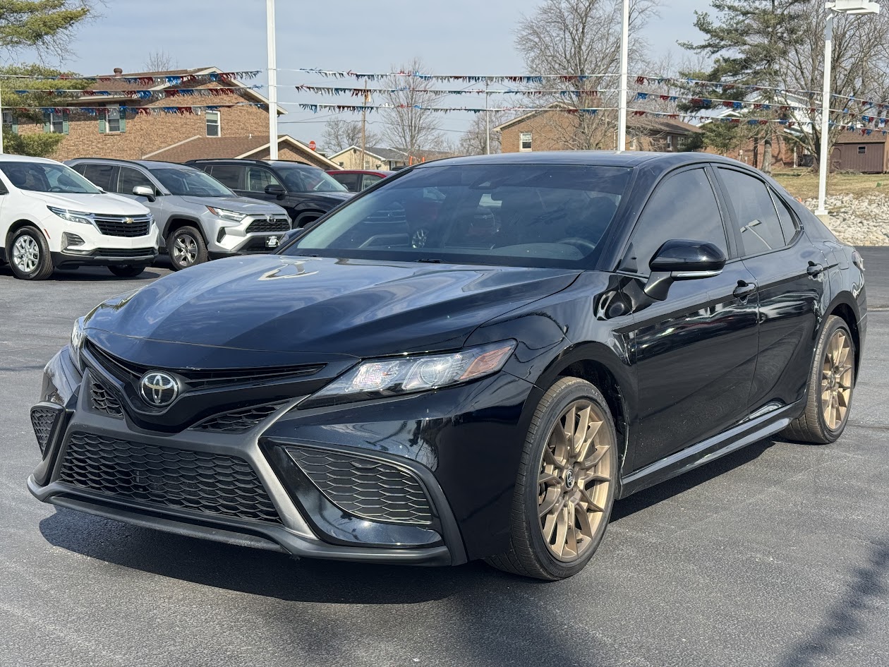 2024 Toyota Camry Vehicle Photo in BOONVILLE, IN 47601-9633