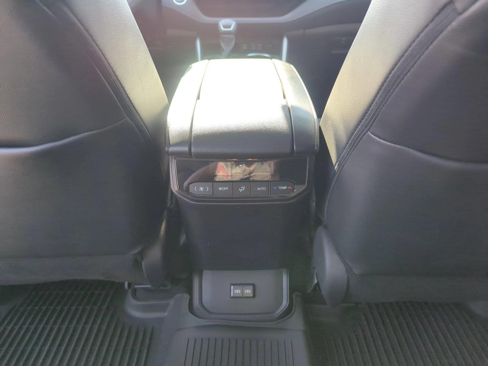 2024 Toyota Highlander Vehicle Photo in Memphis, TN 38125