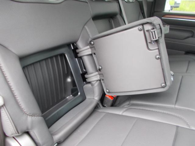 2025 GMC Sierra 2500 HD Vehicle Photo in LOWELL, MA 01852-4336