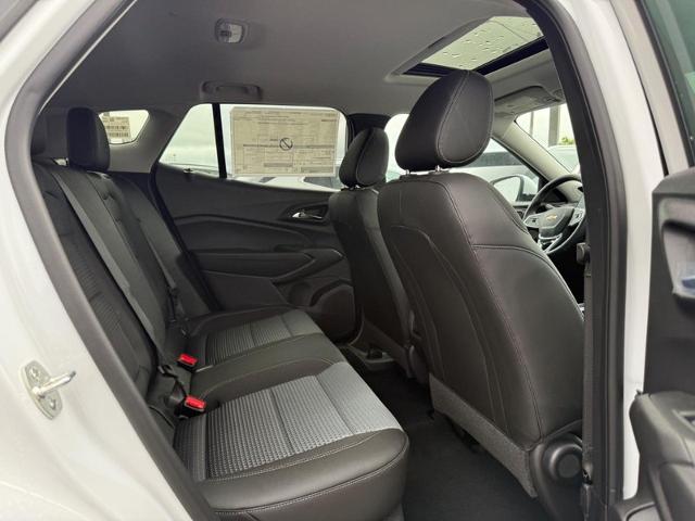 2025 Chevrolet Trax Vehicle Photo in COLUMBIA, MO 65203-3903