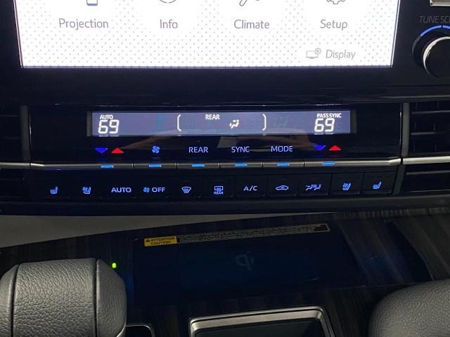 2024 Toyota Sienna Vehicle Photo in Appleton, WI 54913
