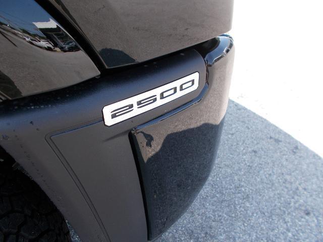 2025 GMC Sierra 2500 HD Vehicle Photo in LOWELL, MA 01852-4336