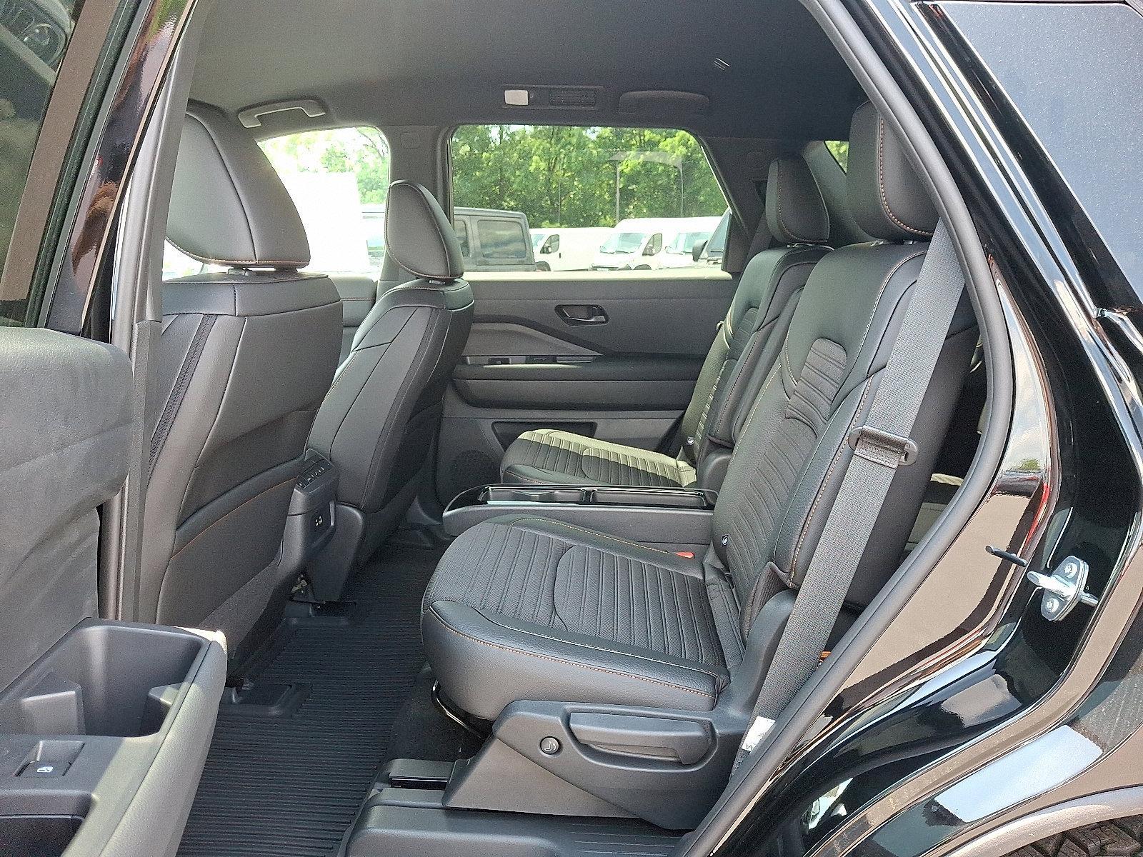 2025 Nissan Pathfinder Vehicle Photo in Mechanicsburg, PA 17050-2306