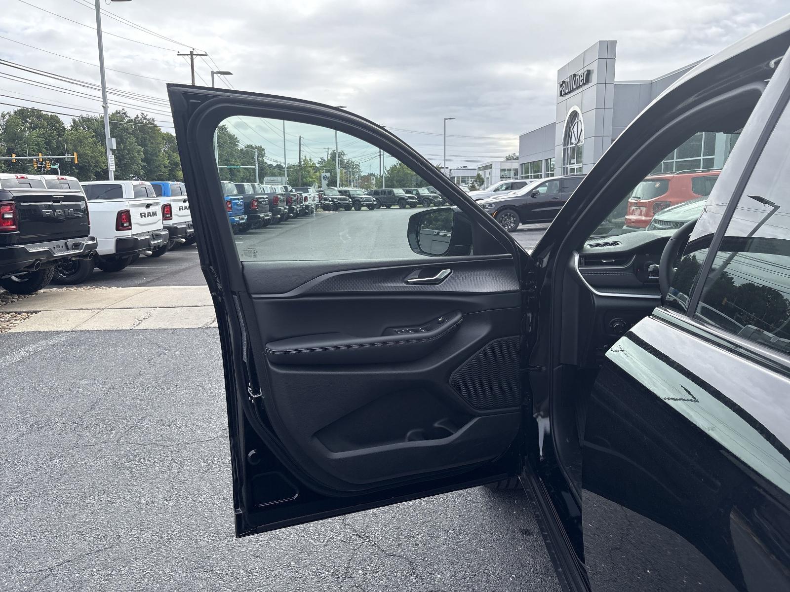 2025 Jeep Grand Cherokee Vehicle Photo in Mechanicsburg, PA 17050-1707