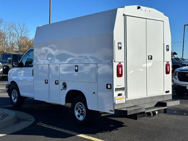 2024 GMC Savana Cutaway 3500 Vehicle Photo in COLUMBIA, MO 65203-3903
