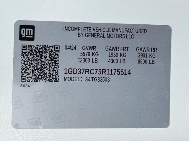 2024 GMC Savana Cutaway 3500 Vehicle Photo in COLUMBIA, MO 65203-3903
