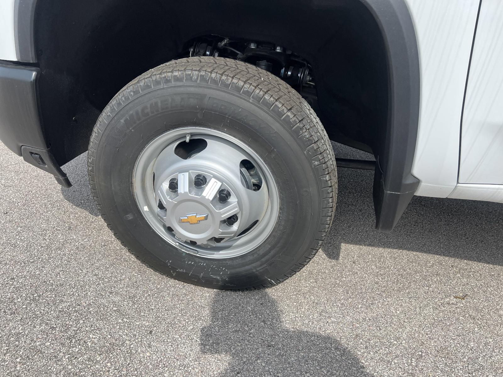 2025 Chevrolet Silverado 3500 HD Chassis Cab Vehicle Photo in GEORGETOWN, TX 78626-7508
