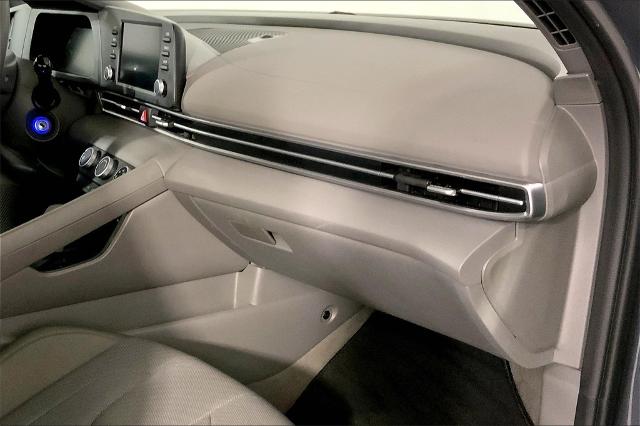 2024 Hyundai ELANTRA Vehicle Photo in Lees Summit, MO 64086