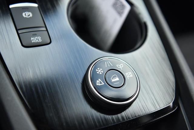 2025 Nissan Rogue Vehicle Photo in Ballwin, MO 63011