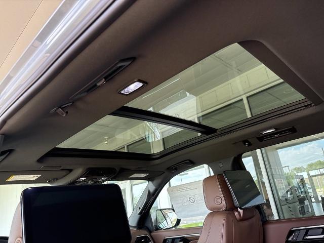 2025 Chevrolet Suburban Vehicle Photo in MANHATTAN, KS 66502-5036