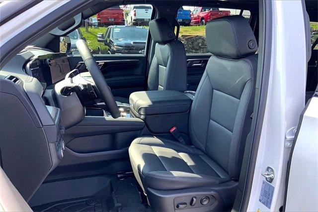 2025 Chevrolet Suburban Vehicle Photo in KANSAS CITY, MO 64114-4502