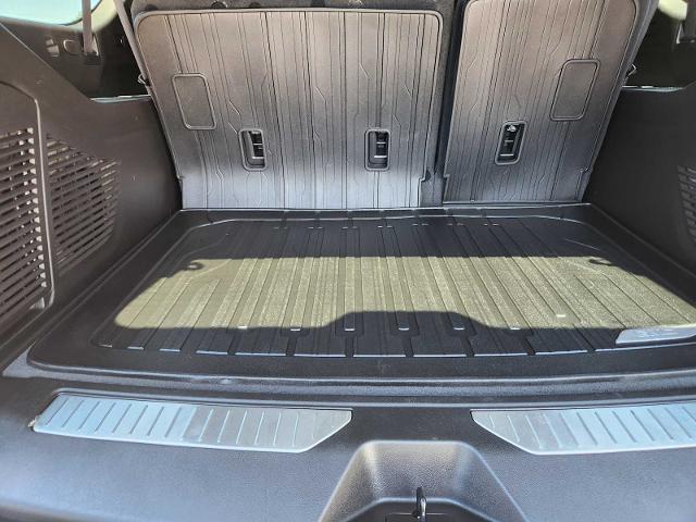 2024 GMC Yukon XL Vehicle Photo in DENTON, TX 76210-9321