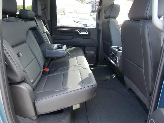 2025 GMC Sierra 2500 HD Vehicle Photo in LOWELL, MA 01852-4336