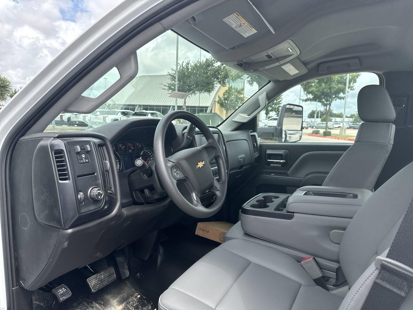 2024 Chevrolet Silverado 5500 HD Vehicle Photo in GEORGETOWN, TX 78626-7508