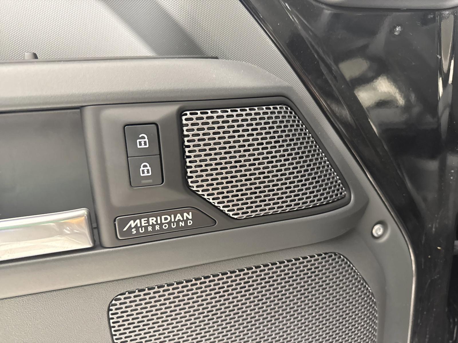 2024 Land Rover Defender Vehicle Photo in GEORGETOWN, TX 78626-7508