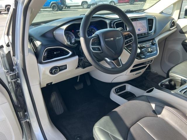 2023 Chrysler Pacifica Vehicle Photo in GREEN BAY, WI 54304-5303