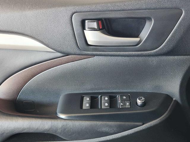 2017 Toyota Highlander Vehicle Photo in DALLAS, TX 75209