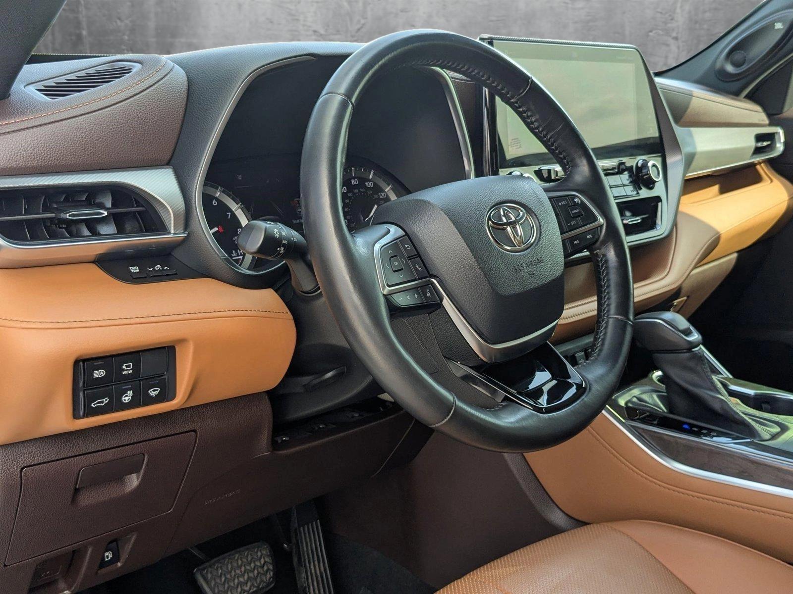 2021 Toyota Highlander Vehicle Photo in Clearwater, FL 33765