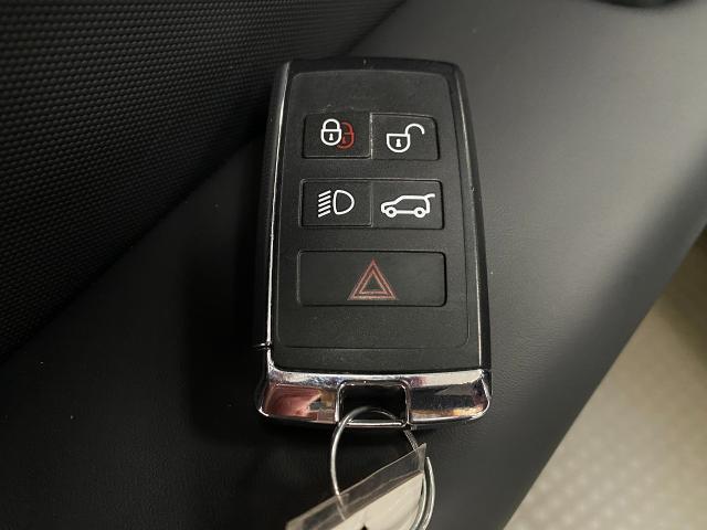 2024 Defender Vehicle Photo in Appleton, WI 54913
