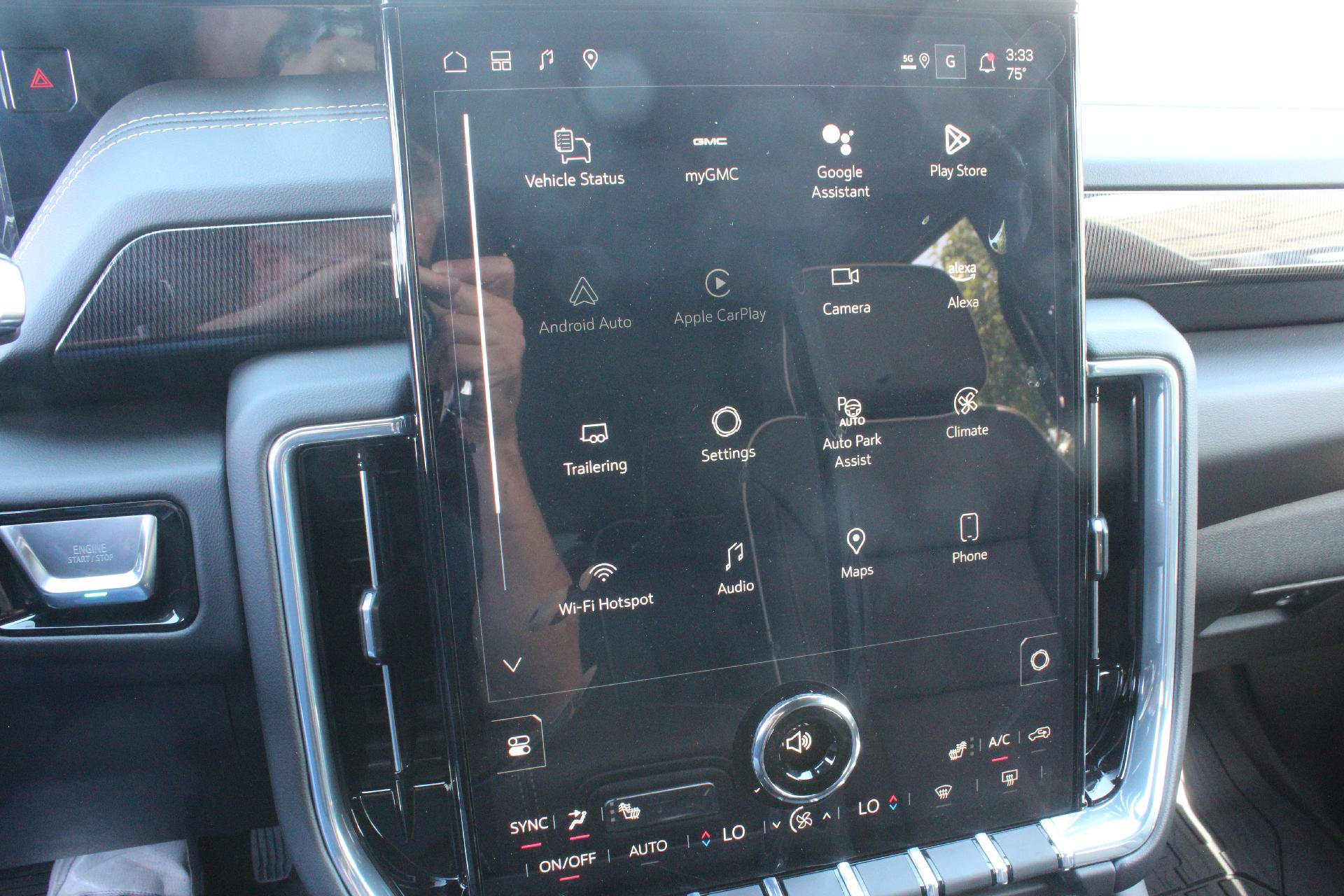 2025 GMC Yukon XL Vehicle Photo in AURORA, CO 80012-4011