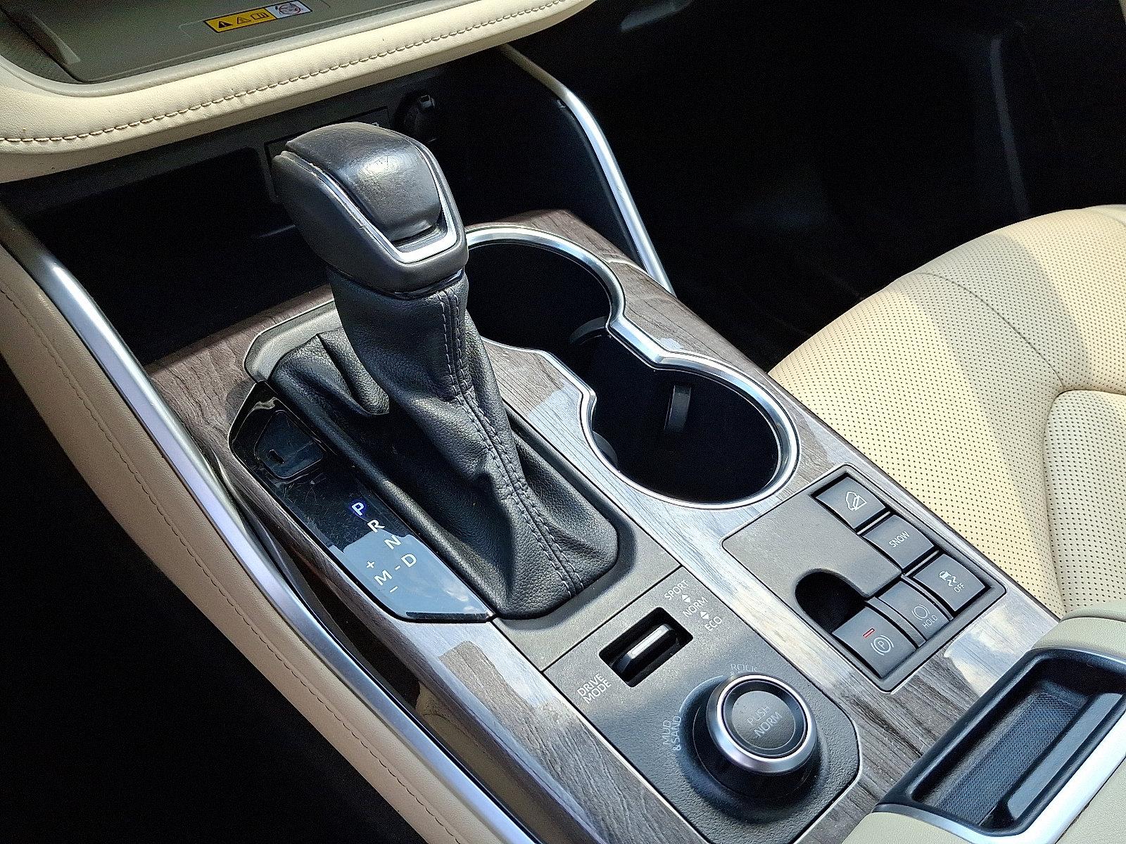 2024 Toyota Highlander Vehicle Photo in Trevose, PA 19053