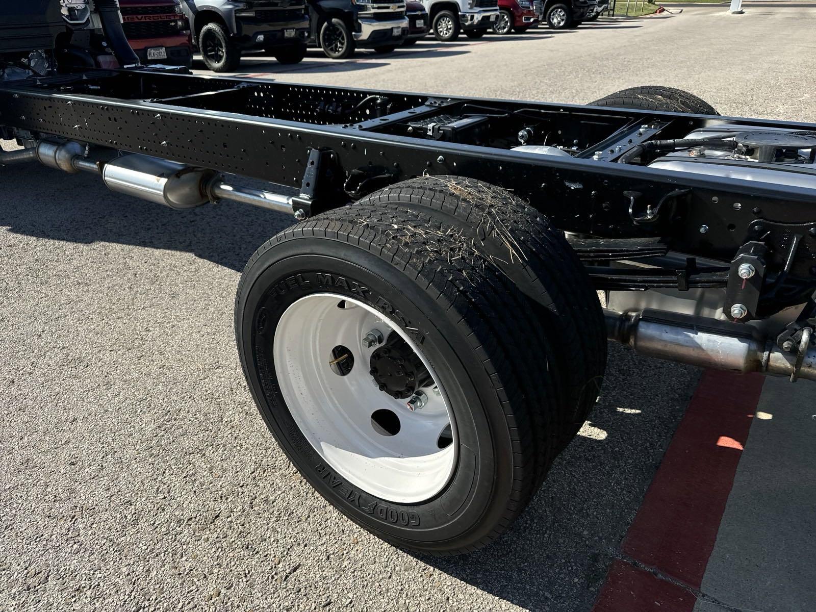 2025 Chevrolet Low Cab Forward 5500 XG Vehicle Photo in GEORGETOWN, TX 78626-7508